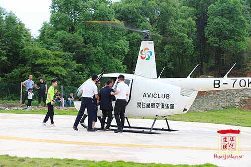 直升机飞行观光游客体验